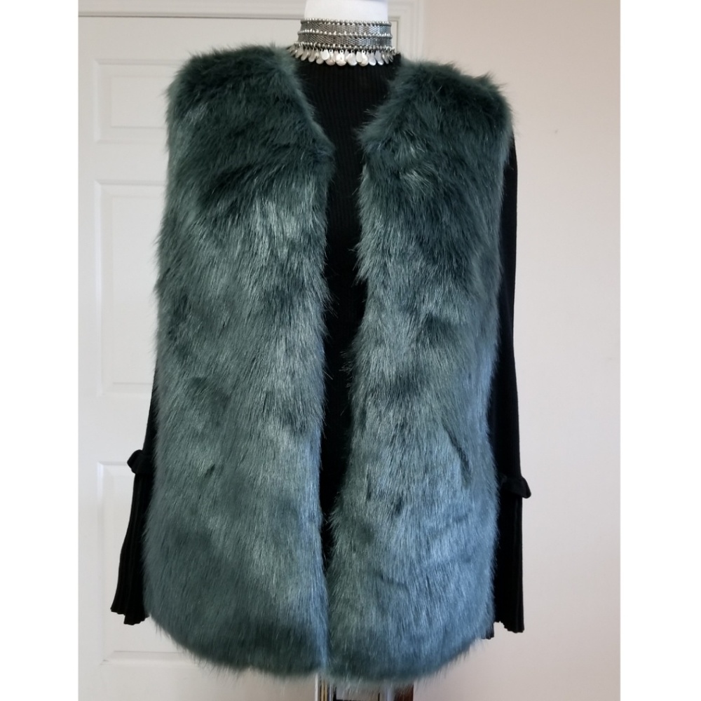 🆕️⬇️Laundry by Design Mint Green Faux Fur Vest - Picture 1 of 8